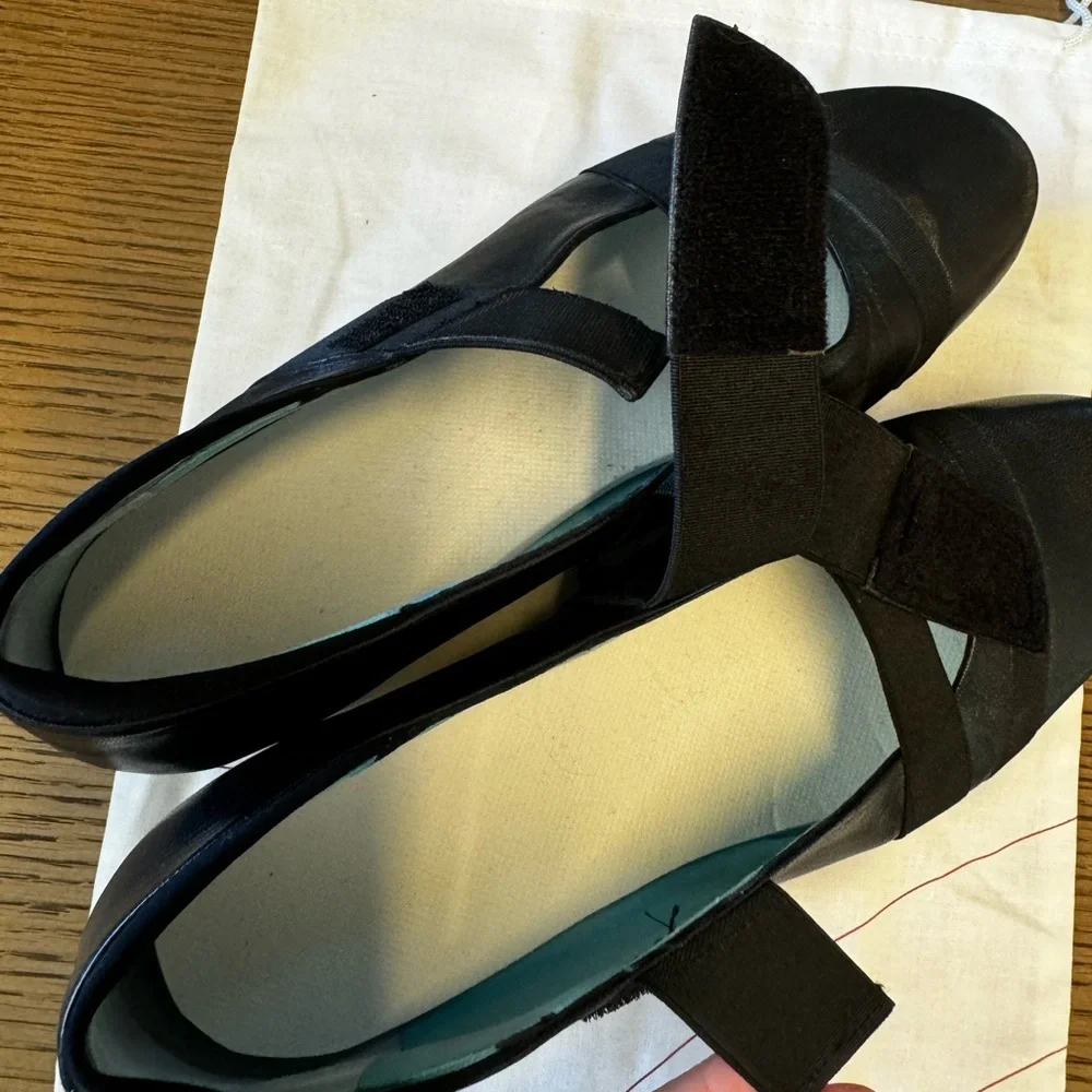 Thierry Rabotin Sz 39 Black Wedge Velcro Shoes 🖤 - Picture 3 of 9